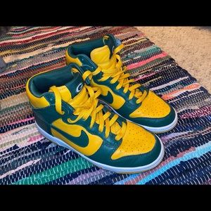 Nike Women’s dunk mid, US women’s size 8